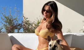 Mẫu nội y 9x Devin Brugman thả dáng gợi cảm 'nảy lửa'