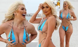 Sao truyền hình 9x mặc áo tắm nhỏ xíu lộ chân ngực, vòng 3 bất thường