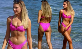 Zara McDermott quá đỗi quyến rũ với bikini hồng rực ở biển