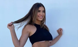 Nàng vũ công 20 tuổi tung ảnh lộ chân ngực căng đầy 'bỏng mắt'