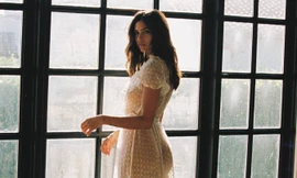 Nàng mẫu Juliana Herz mặc váy xuyên thấu, không nội y sexy đầy mê hoặc