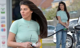 Sao truyền hình 9x Anh quốc nghiện 'thả rông' ra phố, lộ ngực 'khủng'