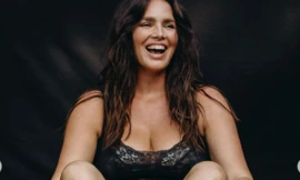 Người mẫu ngoại cỡ Candice Huffine trình diễn nội y nóng bỏng