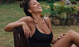 Người mẫu áo tắm 9x 'đốt mắt' quý ông với loạt ảnh siêu nóng bỏng