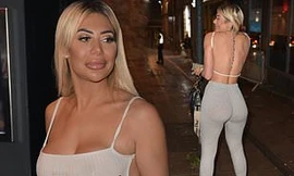 Sao truyền hình Anh quốc mặc như không phản cảm đi chơi tối giữa dịch bệnh