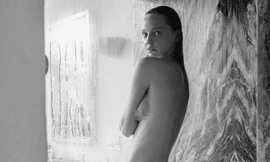 'Búp bê Nga' Sasha Pivovarova khoả thân quá gợi cảm dưới ống kính của chồng 