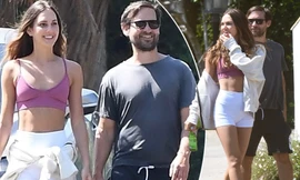 Bạn gái kém 17 tuổi mặc bra gợi cảm dạo phố cùng 'Người Nhện' Tobey Maguire