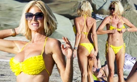 Hoa hậu Thuỵ Điển mặc áo tắm bé xíu, khoe dáng nóng bỏng ở tuổi 45