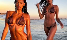 Kelly Gale nóng bỏng 'từng cm' với bikini bé xíu