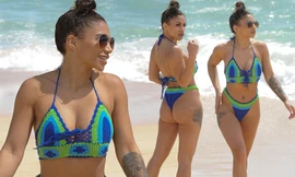 Sao truyền hình Anh quốc Kayleigh Morris nóng bỏng 'rực lửa' trên biển