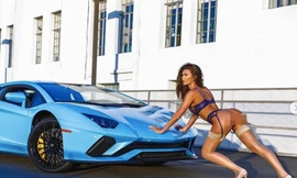 Jessica Naz mặc nội y ren trong suốt, tạo dáng đầy 'khiêu khích' bên ô tô