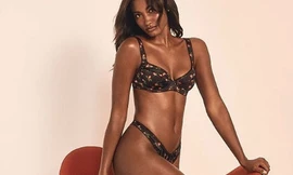 Ba vòng 'bỏng rẫy' của chân dài 9x người Pháp