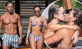 Mẫu 9x quyến rũ ngất ngây với áo tắm, liên tục tình tứ bạn trai ở bể bơi