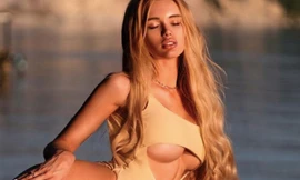 Chân dài nước Nga đẹp như búp bê khiến các chàng trai si mê