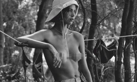 Chân dài Victoria's Secret chụp ảnh ngực trần, gợi cảm mơn mởn như thiếu nữ