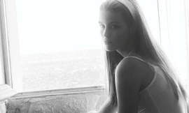 Vóc dáng tuyệt đẹp và thần thái đầy khí chất của chân dài 9x Luna Bijl