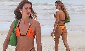 Nàng mẫu Clara Berry đẹp như tạc tượng ở biển