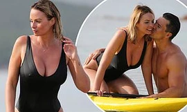 Mỹ nhân được mệnh danh 'quả đào tiên hoàn hảo' tình tứ ôm ấp chồng ở biển