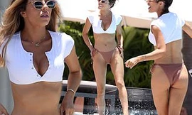 Sao truyền hình Úc gợi cảm 'rực lửa' khó rời mắt