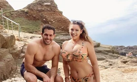 Mỹ nhân có thể hình 'kỳ quan thứ 8' tung ảnh áo tắm gợi cảm bên bạn trai kém tuổi