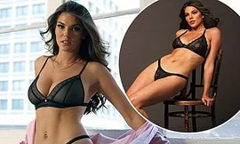 Sao truyền hình Anh quốc khoe đường cong 'nảy lửa' với nội y