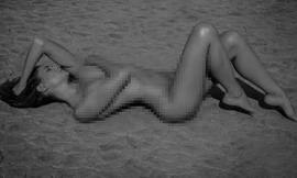 'Mỹ nhân áo tắm hàng đầu mọi thời đại' chụp khoả thân khoe dáng tuyệt mỹ