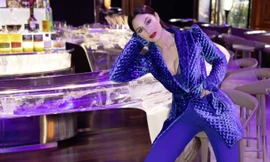 'Tượng đài nhan sắc' Monica Bellucci đẹp không tưởng ở tuổi 56