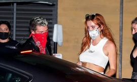 Bella Thorne mặc crop top ngắn cũn, lộ chân ngực táo bạo ra phố
