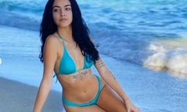 Cô gái 18 tuổi gốc Cuba gợi cảm mơn mởn, đẹp như trăng rằm