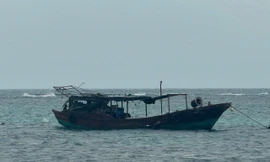 Ngư dân Quảng Ngãi phát hiện 'tàu ma' trên biển