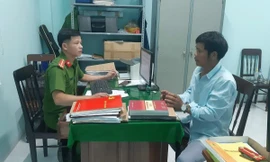 Tạm giữ gã đàn ông dâm ô hai em nhỏ