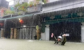 Mưa lũ khó lường, TT-Huế cho học sinh nghỉ học, dừng tất cả các hoạt động sự kiện