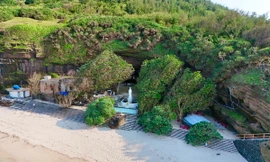 Chiêm bái ngôi chùa ‘không sư’ trong hang đá núi lửa triệu năm ở Lý Sơn