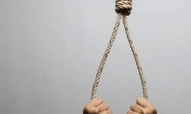 Phát hiện người cha nghi sát hại con gái tử vong trong tư thế treo cổ trong rẫy 