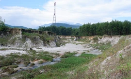 Chính quyền yêu cầu hoàn thổ mỏ đất, doanh nghiệp bất ngờ tuyên bố phá sản 