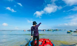 Bình minh nơi chợ cá độc nhất vô nhị ở Quảng Ngãi