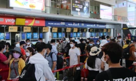 Cấm bay 1 năm hành khách tung tin có lựu đạn trong vali