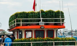 ‘Chở Tết’ ra đảo tiền tiêu của Tổ quốc