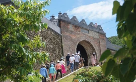 Hải Vân Quan 'khoác áo mới' ngày đầu đón khách sau hơn 2 năm đóng cửa