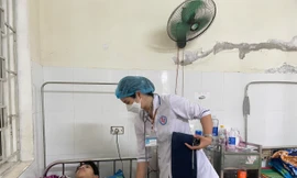 Ăn bánh mì, 6 người bị ngộ độc nhập viện cấp cứu