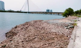 Bằng mọi giá phải hốt hết đất đá lên khỏi sông Hàn