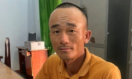 Rút dao chém bố người yêu vì bị nhắn tin chia tay