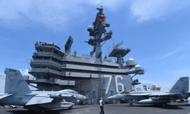 Bên trong tàu sân bay USS Ronald Reagan đang thăm Đà Nẵng