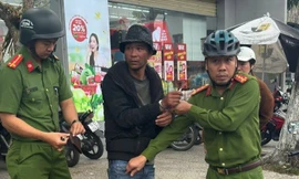 Bắt đối tượng cầm dao đuổi đánh tài xế xe ôm ở bến xe Đà Nẵng