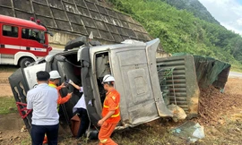 Ô tô tải lật trên cao tốc La Sơn - Túy Loan, một người tử vong