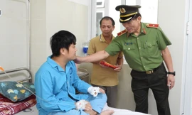 Bắt đối tượng dùng dao gây thương tích cho hai cán bộ công an