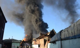 Hàng trăm người dập lửa tại kho vật tư của nhà máy Biến áp Đà Nẵng