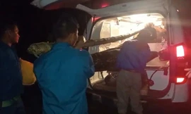 Xuyên đêm băng rừng vượt núi khiêng bệnh nhân đi cấp cứu