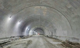 Sắp thông hầm xuyên núi dài nhất cao tốc Bắc - Nam