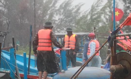 Đà Nẵng di dời dân trong mưa to, gió lớn